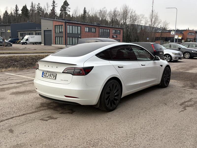 Tesla Model 3 vaihtoauto