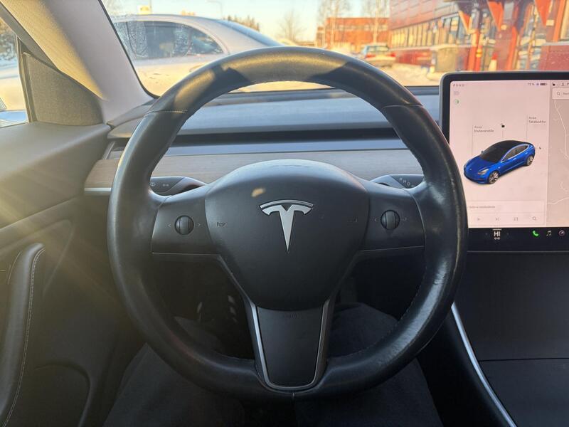 Tesla Model 3 vaihtoauto