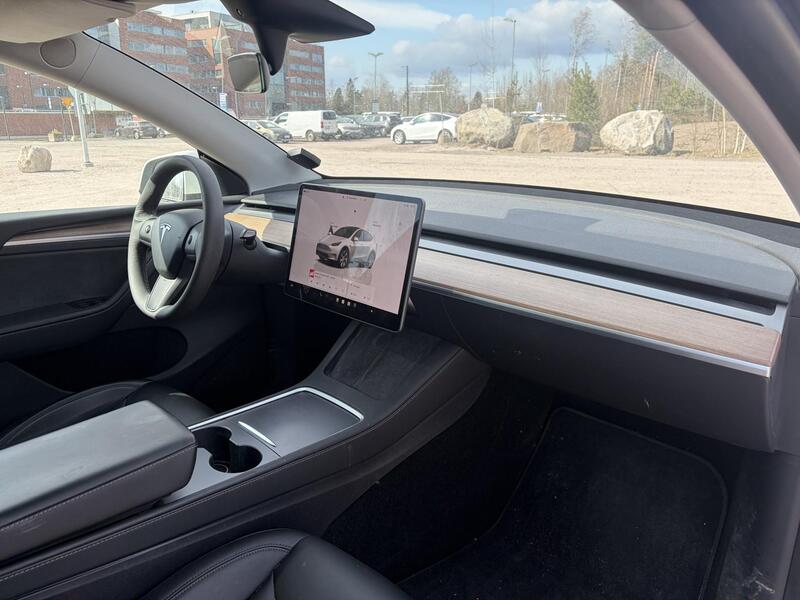 Tesla Model Y vaihtoauto