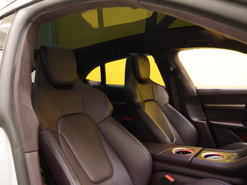 Porsche Taycan vaihtoauto