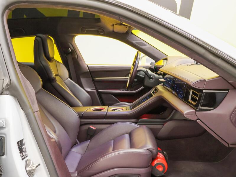 Porsche Taycan vaihtoauto