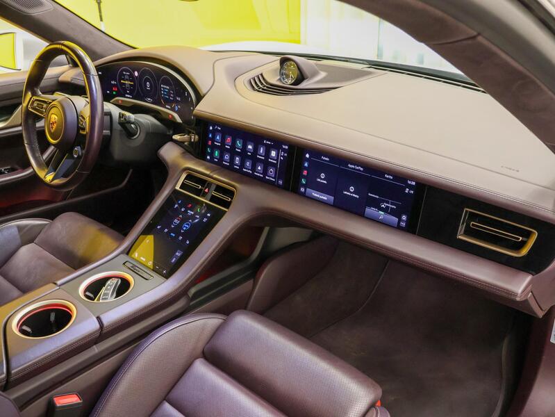 Porsche Taycan vaihtoauto