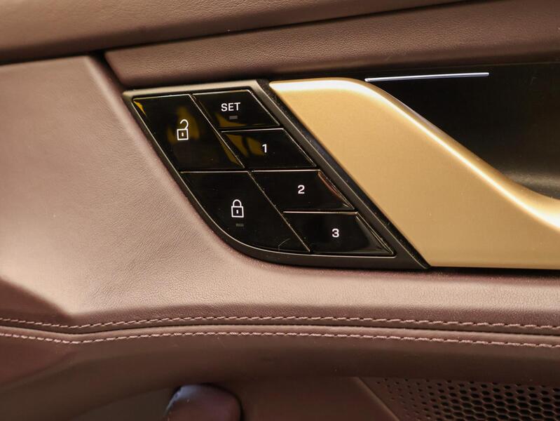 Porsche Taycan vaihtoauto