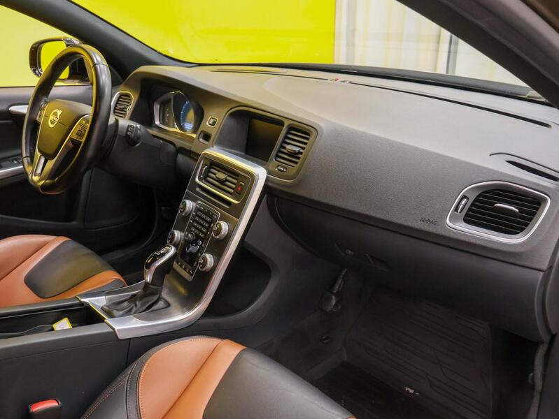 Volvo V60 Cross Country vaihtoauto