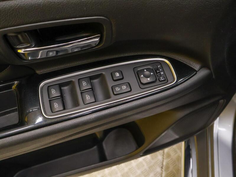 Mitsubishi Outlander PHEV vaihtoauto