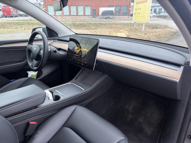 Tesla Model Y vaihtoauto