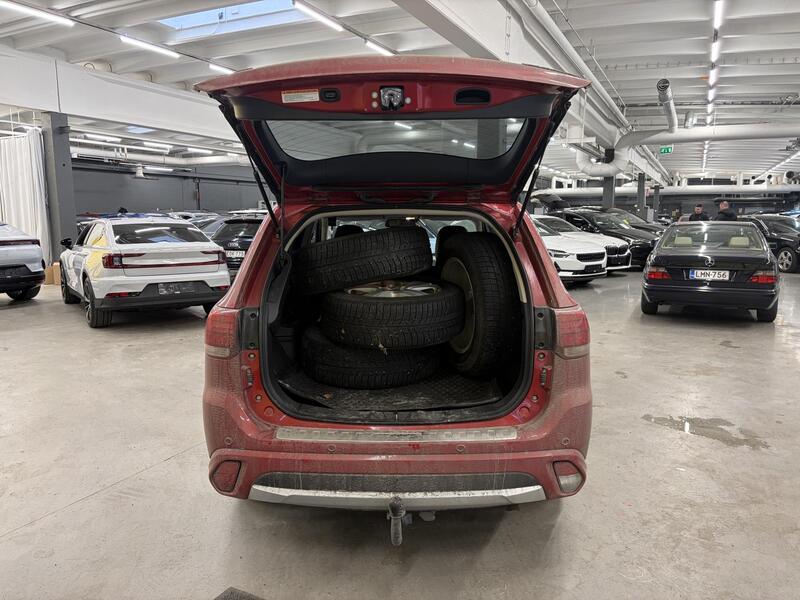 Mitsubishi Outlander PHEV vaihtoauto
