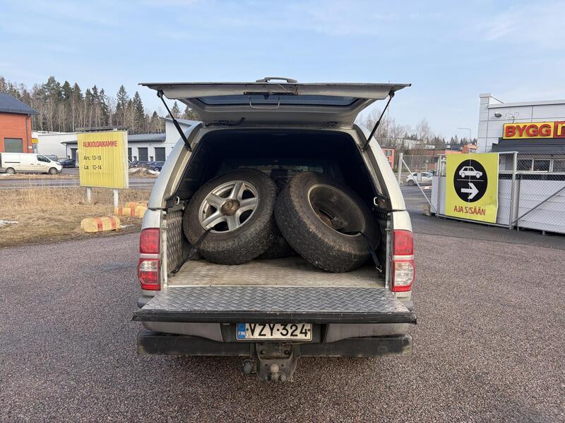 Toyota Hilux vaihtoauto