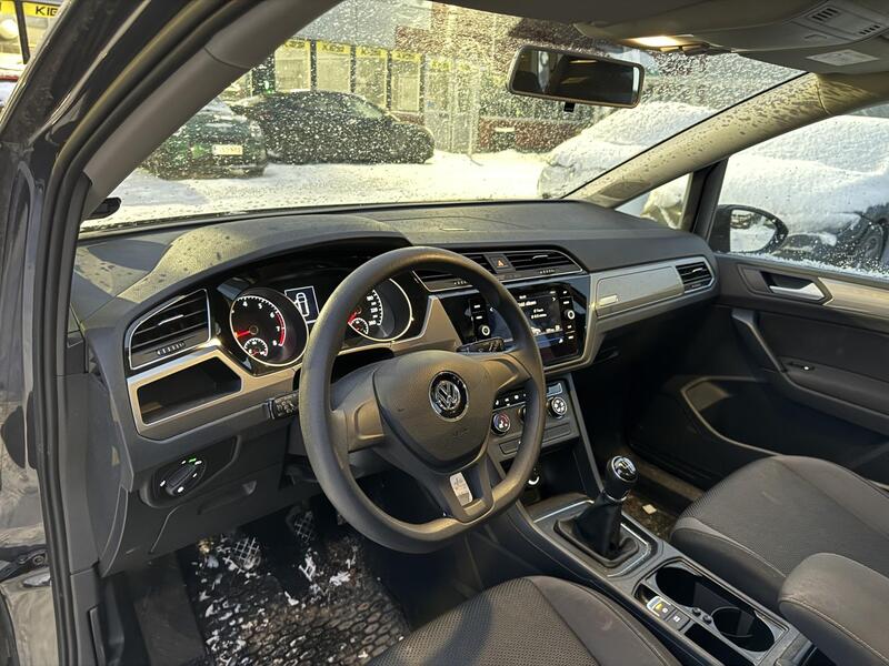 Volkswagen Touran vaihtoauto