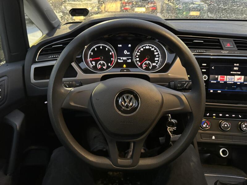 Volkswagen Touran vaihtoauto
