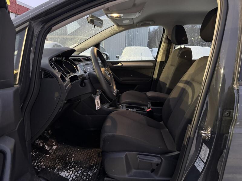 Volkswagen Touran vaihtoauto