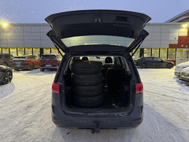 Volkswagen Touran vaihtoauto