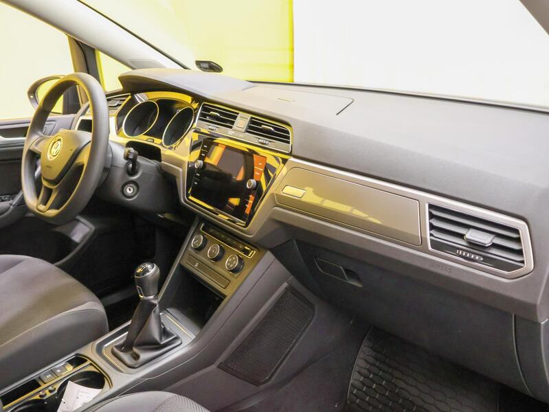 Volkswagen Touran vaihtoauto