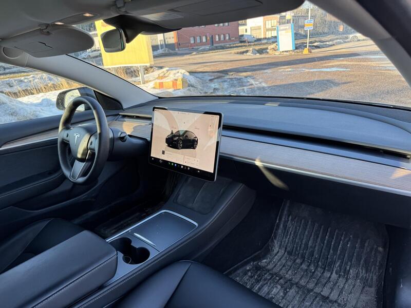 Tesla Model 3 vaihtoauto