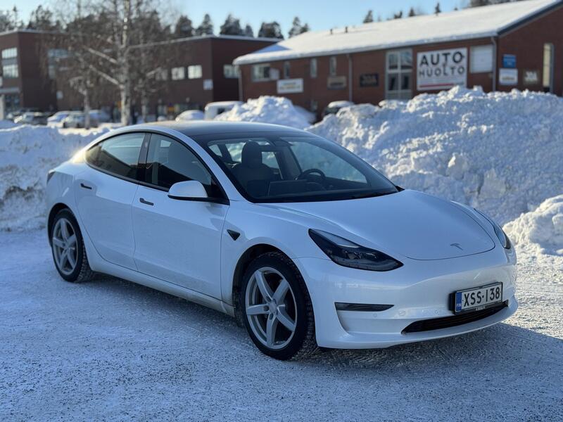 Tesla Model 3 vaihtoauto