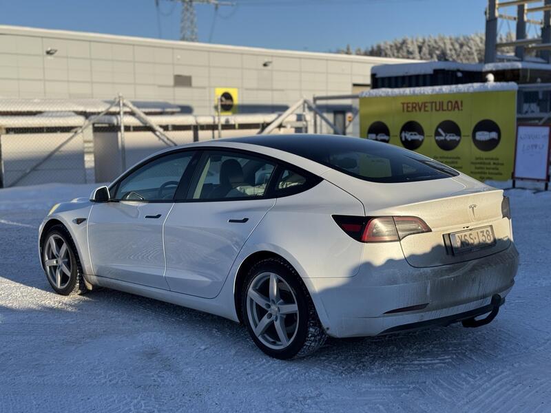 Tesla Model 3 vaihtoauto