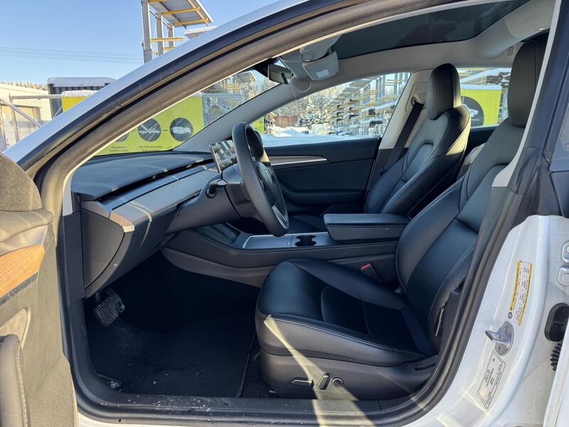 Tesla Model 3 vaihtoauto