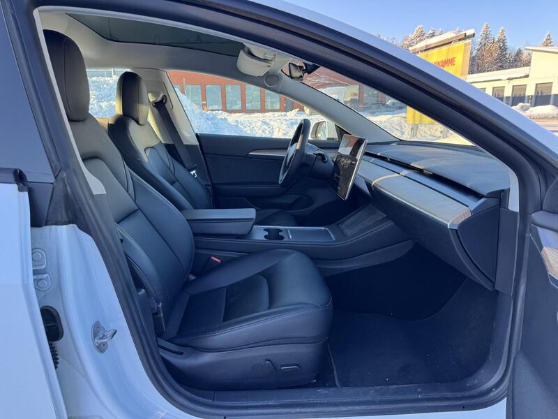 Tesla Model 3 vaihtoauto