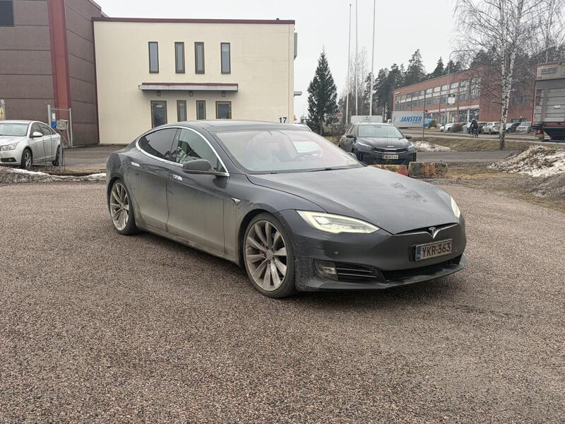 Tesla Model S vaihtoauto