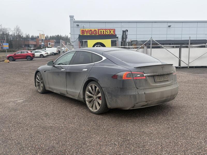 Tesla Model S vaihtoauto
