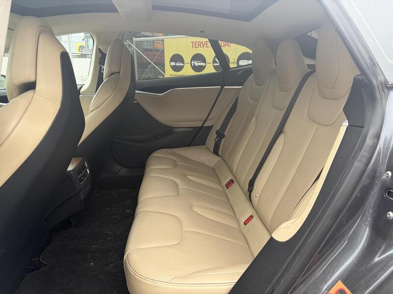 Tesla Model S vaihtoauto