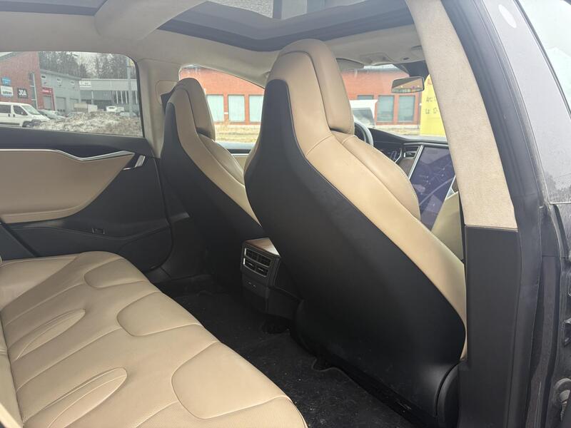 Tesla Model S vaihtoauto