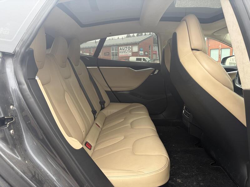 Tesla Model S vaihtoauto