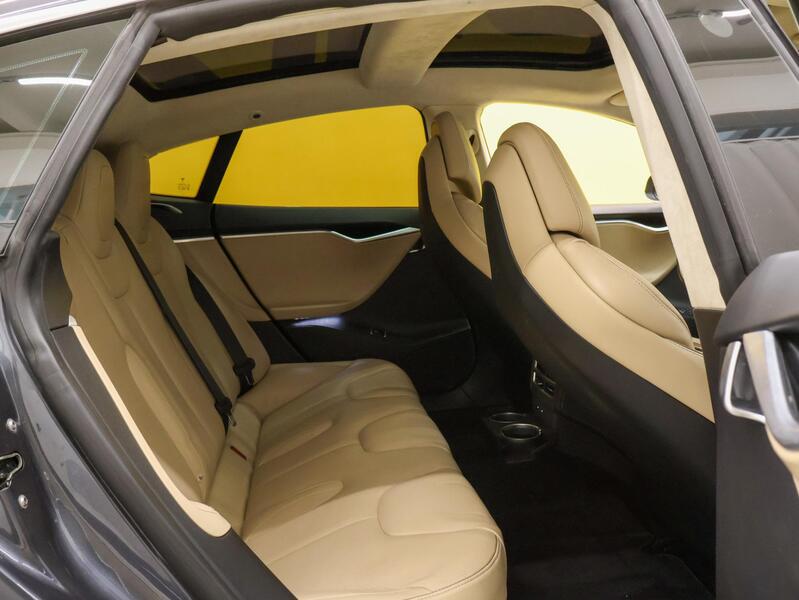 Tesla Model S vaihtoauto