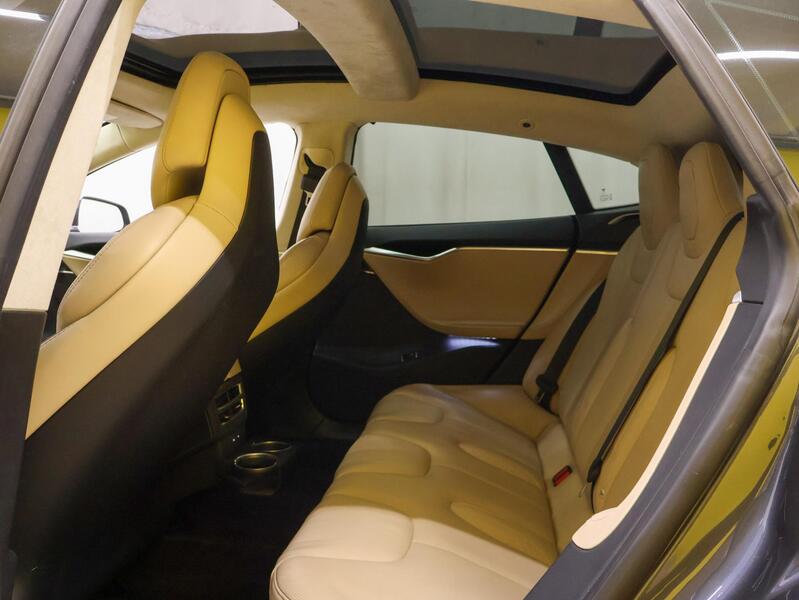 Tesla Model S vaihtoauto