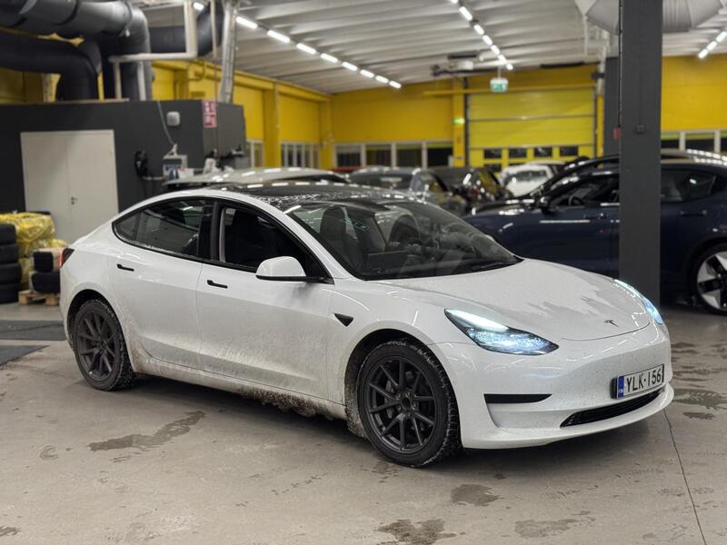 Tesla Model 3 vaihtoauto