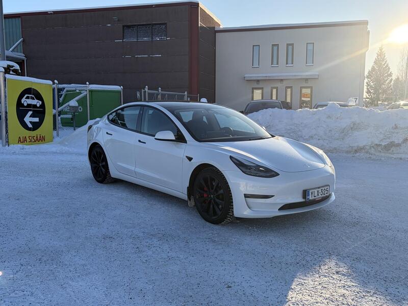 Tesla Model 3 vaihtoauto