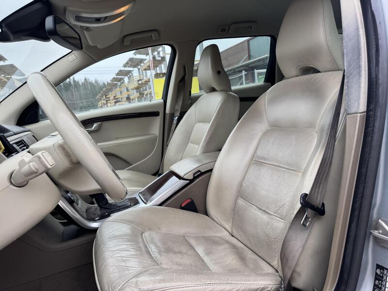 Volvo V70 vaihtoauto