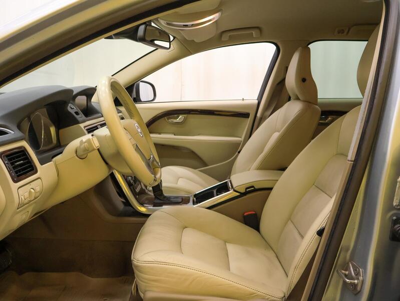 Volvo V70 vaihtoauto