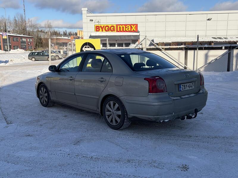 Toyota Avensis vaihtoauto