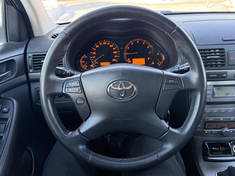 Toyota Avensis vaihtoauto