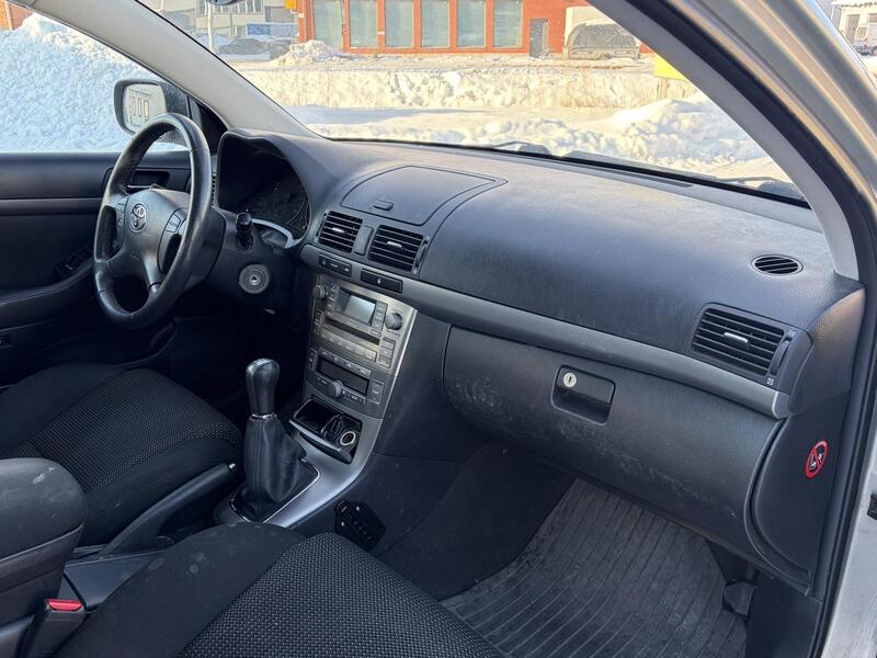 Toyota Avensis vaihtoauto