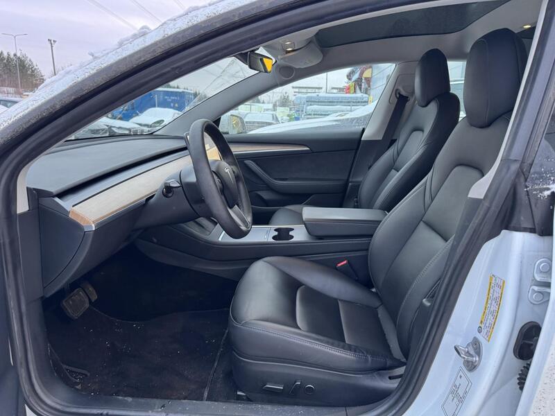 Tesla Model 3 vaihtoauto