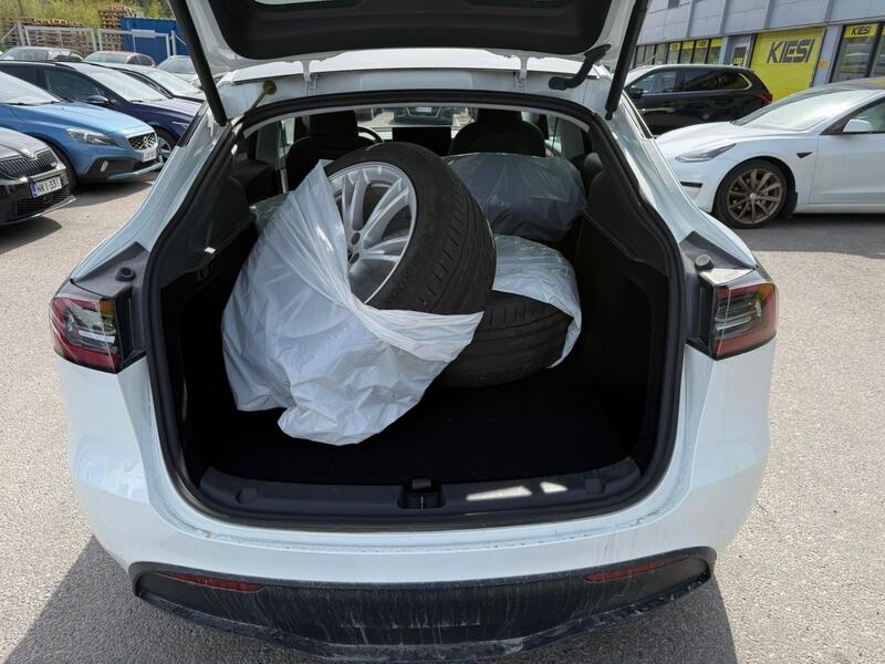 Tesla Model Y vaihtoauto