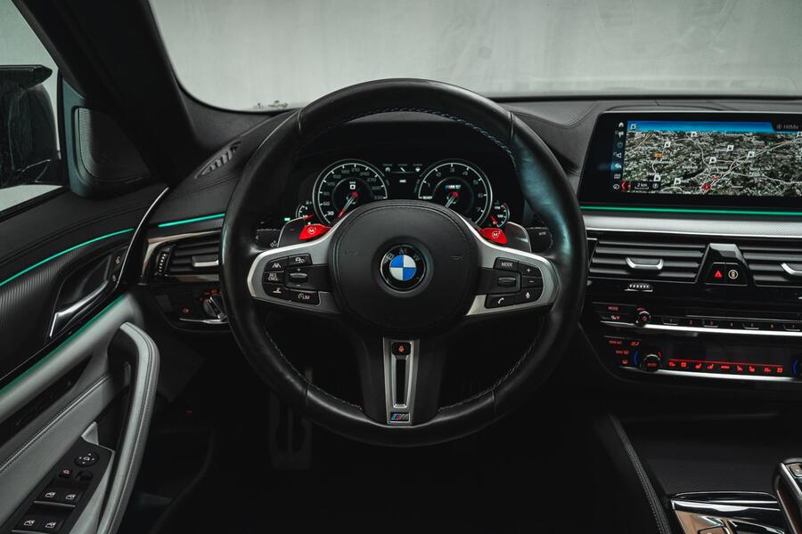 BMW M5 vaihtoauto