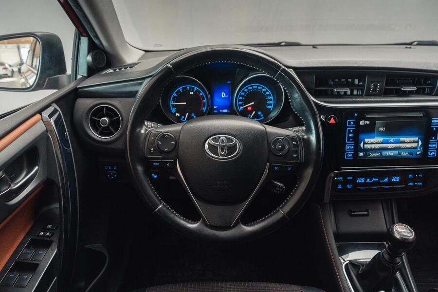 Toyota Auris vaihtoauto