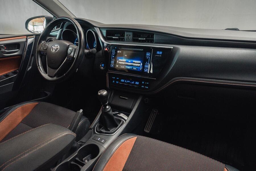 Toyota Auris vaihtoauto