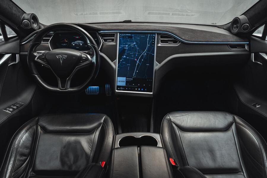 Tesla Model S vaihtoauto
