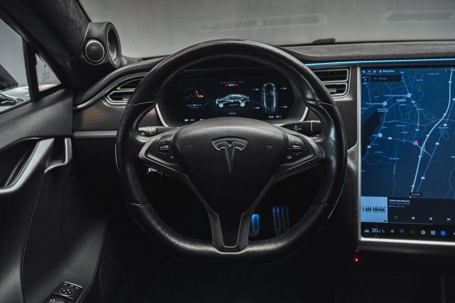 Tesla Model S vaihtoauto