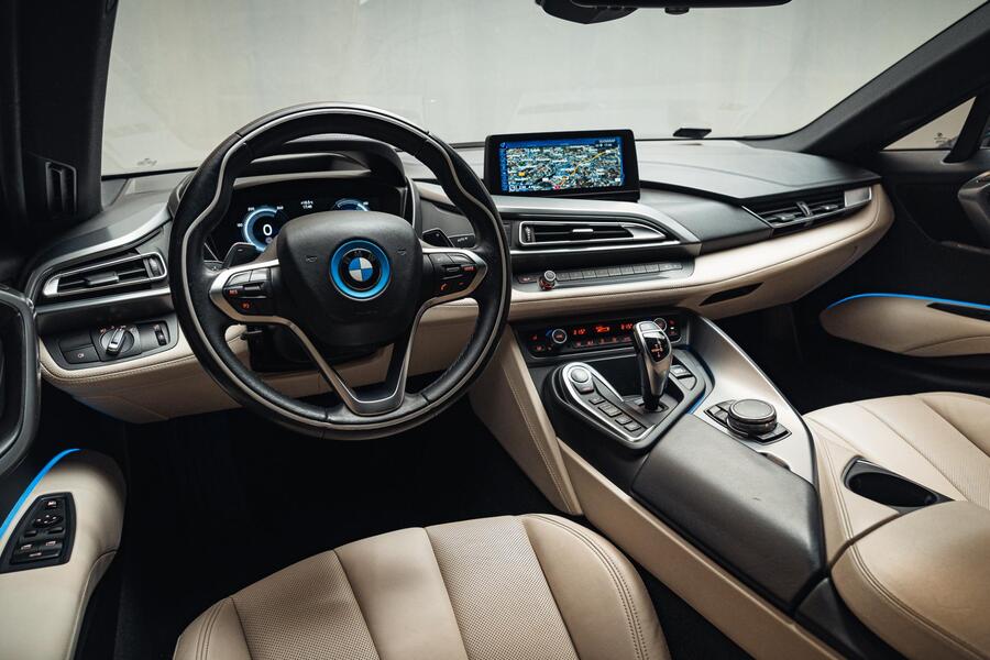 BMW i8 vaihtoauto