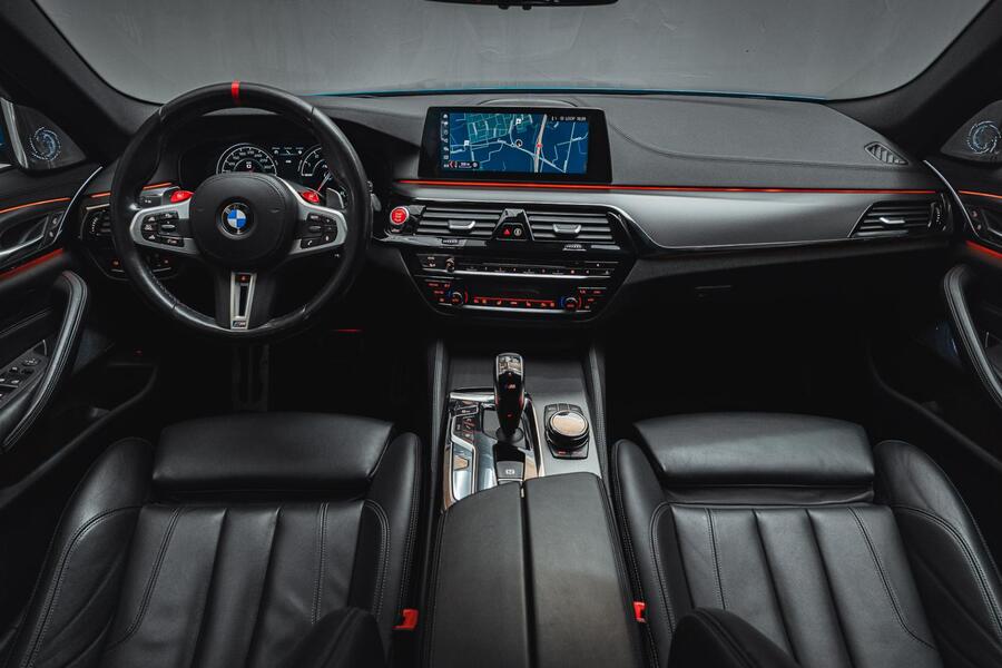 BMW M5 vaihtoauto