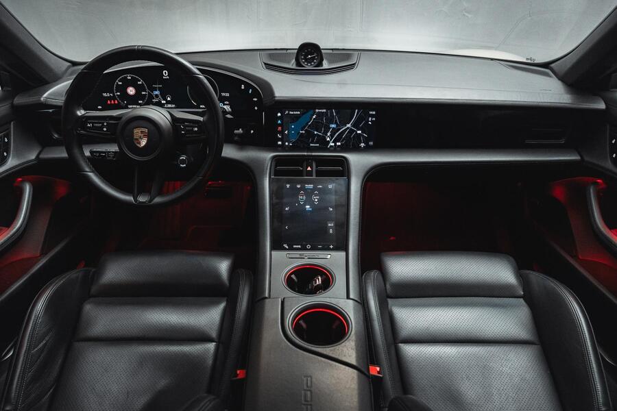 Porsche Taycan vaihtoauto