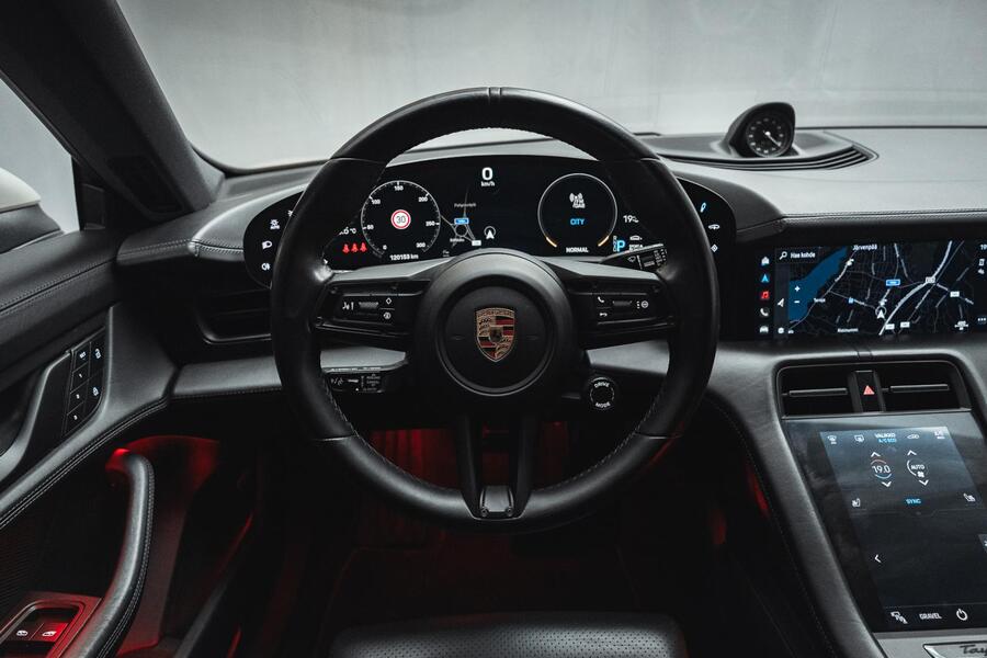 Porsche Taycan vaihtoauto