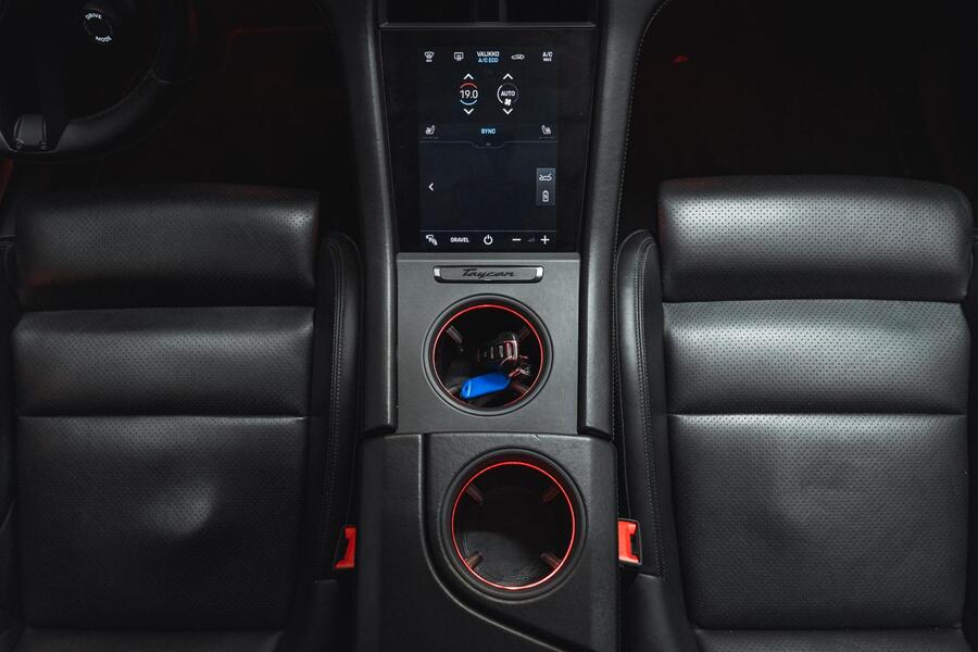 Porsche Taycan vaihtoauto