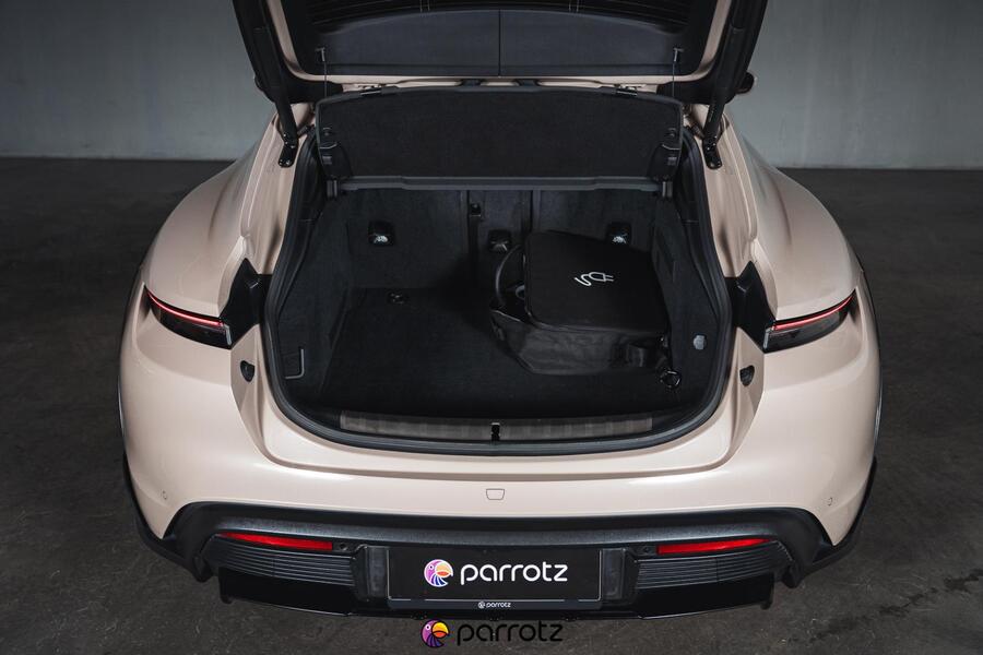 Porsche Taycan vaihtoauto