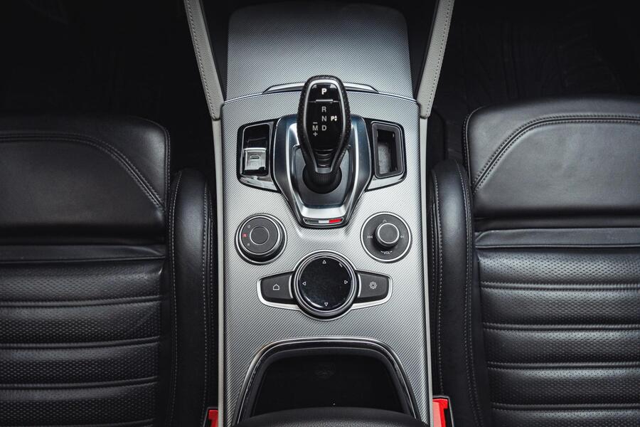 Alfa Romeo Stelvio vaihtoauto